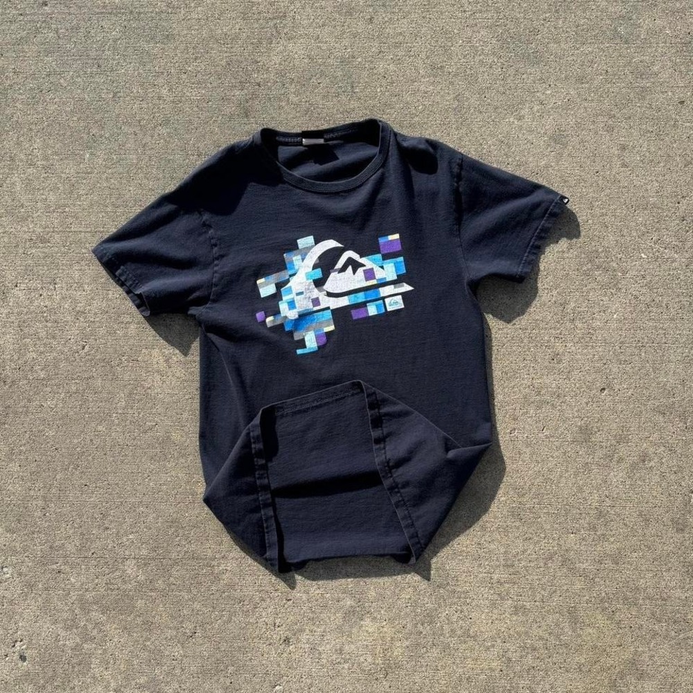 QUIKSILVER DIGI LOGO GRAPHIC TEE